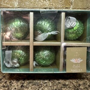 Set of 6 Christmas ornaments. NWT